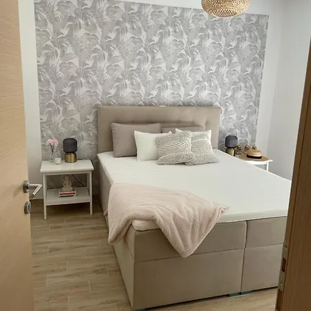M Apartment Petrcane
